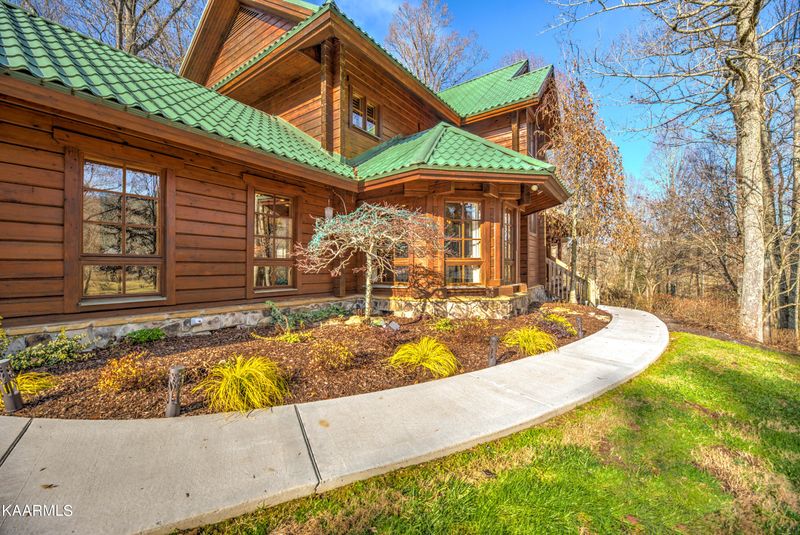 1020 Everett Rd, Knoxville, TN 37932
