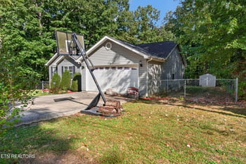 1020 Ewa Dr, Crossville, TN 38572