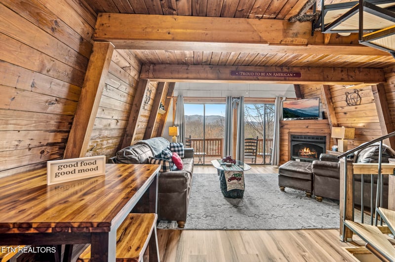 1020 Ski View Ln, Sevierville, TN 37876
