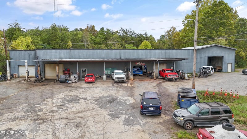 1021 E Hendron Chapel Rd, Knoxville, TN 37920
