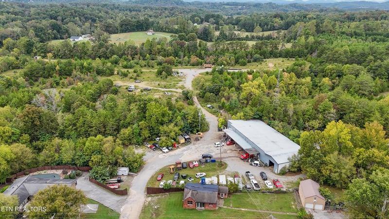 1021 E Hendron Chapel Rd, Knoxville, TN 37920