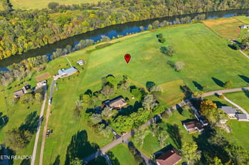 1021 Graves Rd, Strawberry Plains, TN 37871