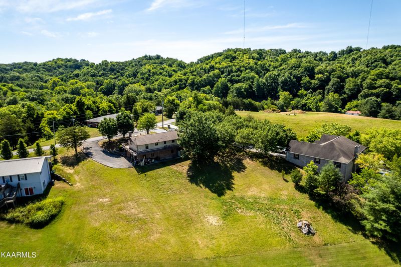 1021 Hilltop Cir, Sevierville, TN 37876