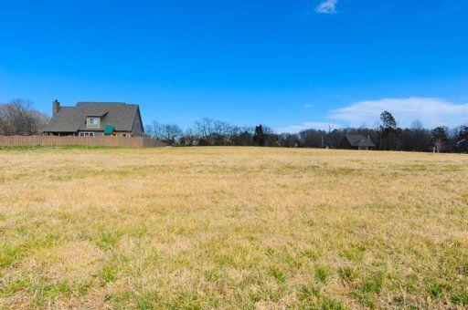 1021 Karch Dr, Maryville, TN 37803