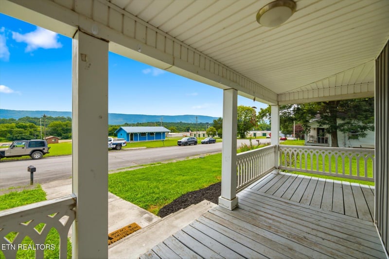 1022 Ohio Ave, Etowah, TN 37331