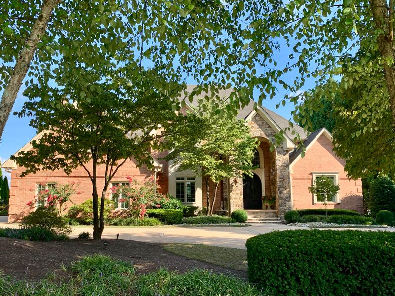 10223 Thimble Fields Dr, Knoxville, TN 37922