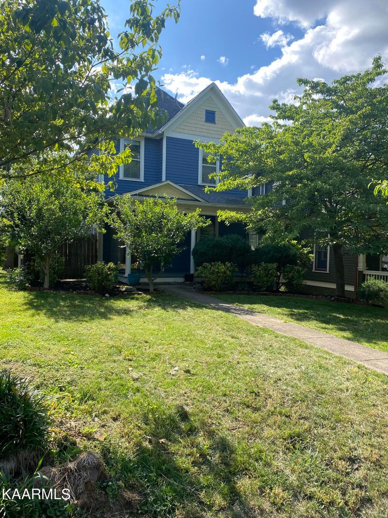 1023 Luttrell St, Knoxville, TN 37917