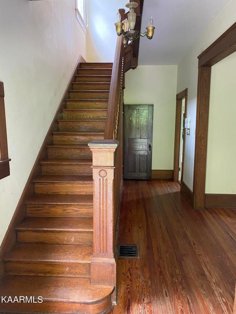 1023 Luttrell St, Knoxville, TN 37917