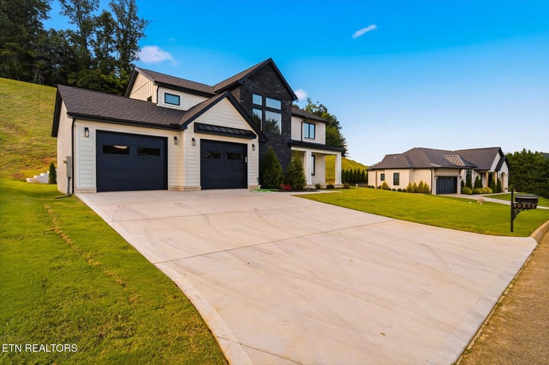 10237 Autumn Valley Ln, Knoxville, TN 37922