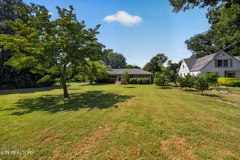 1025 Kenesaw Ave, Knoxville, TN 37919