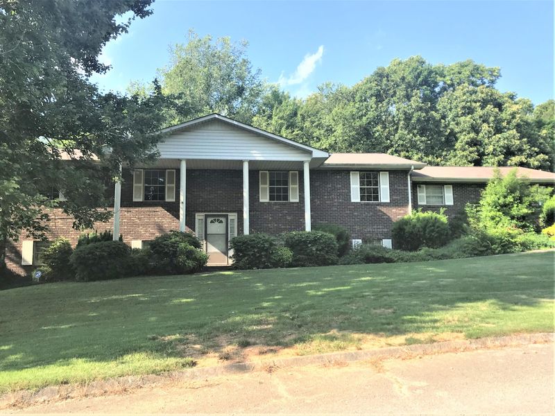1025 Pinewood Cir, Morristown, TN 37814