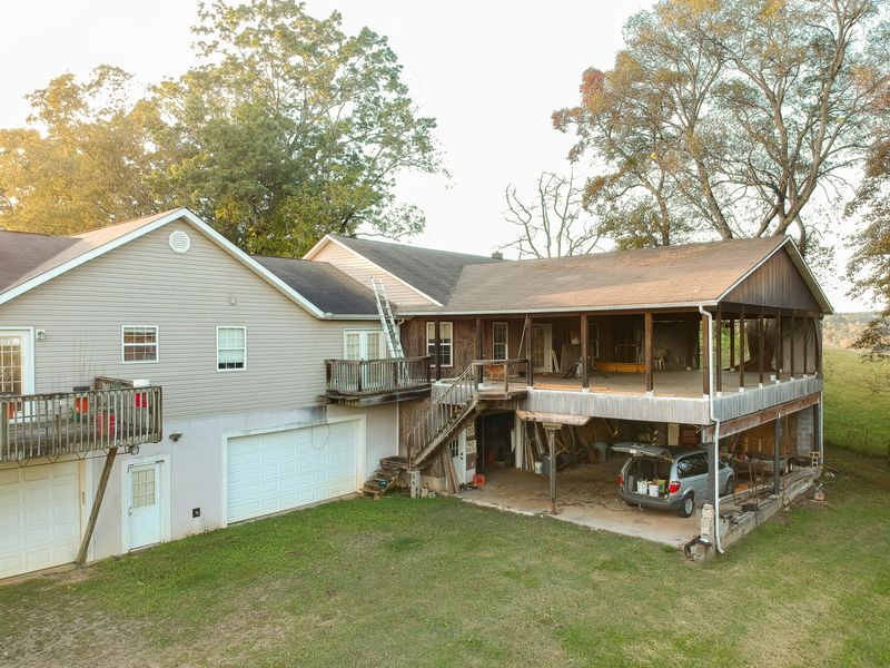 10255 Arnold Ln, Mascot, TN 37806
