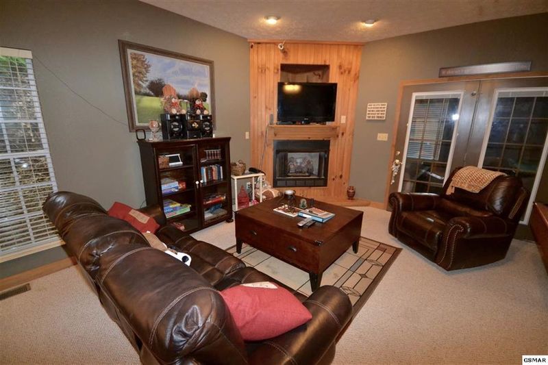 1026 Deep Hollow Rd, Gatlinburg, TN 37738