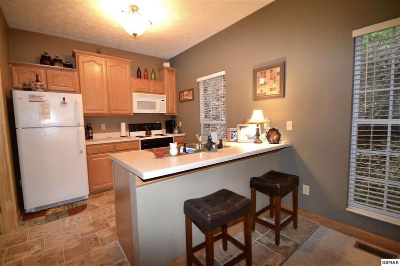 1026 Deep Hollow Rd, Gatlinburg, TN 37738