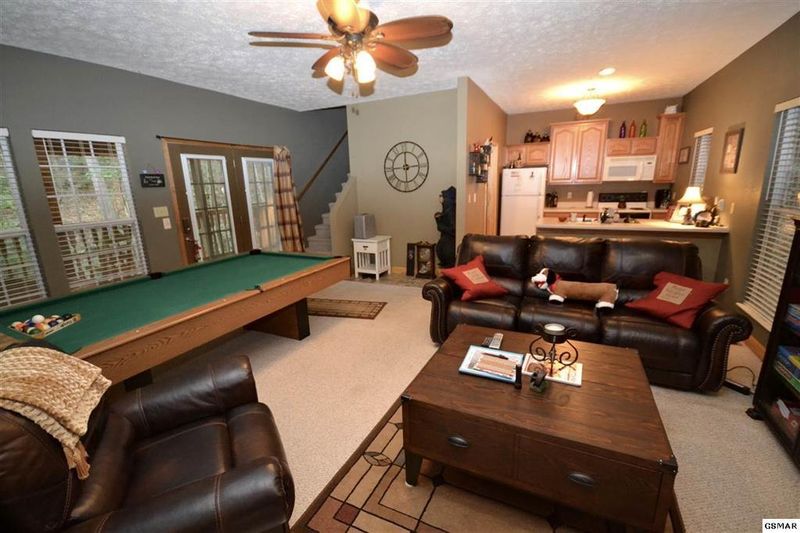 1026 Deep Hollow Rd, Gatlinburg, TN 37738