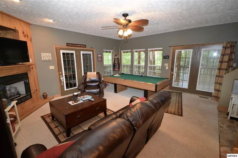 1026 Deep Hollow Rd, Gatlinburg, TN 37738