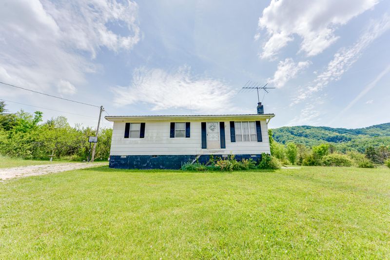 1026 Hammit Rd, Washburn, TN 37888