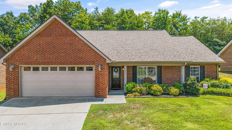 1026 Saint Johns Dr, Maryville, TN 37801