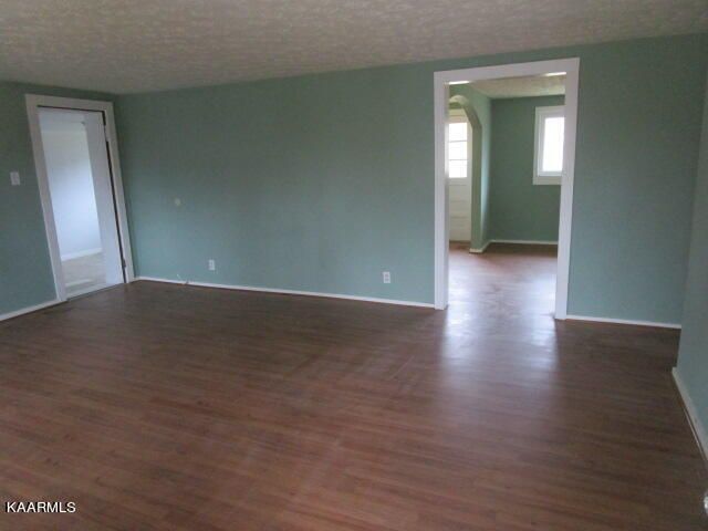 10261 Arnold Ln, Mascot, TN 37806