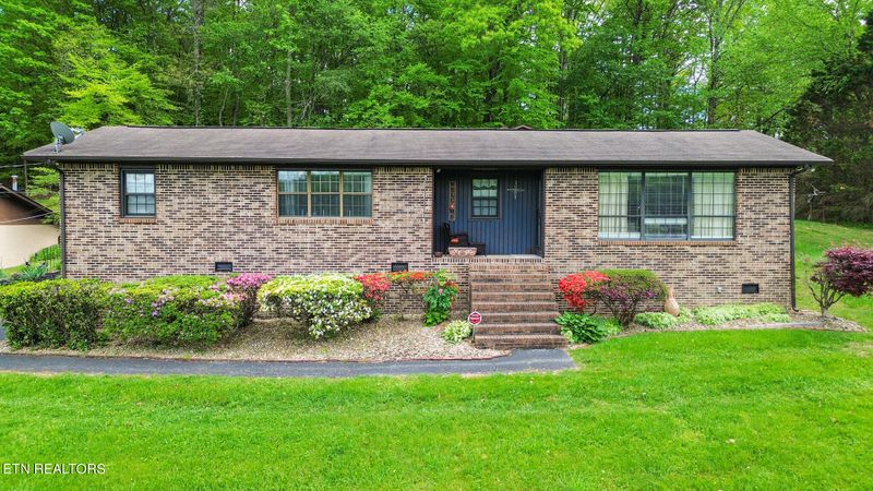 1027 Blockhouse Valley Rd, Clinton, TN 37716