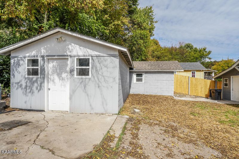 1027 Dinwiddie St, Knoxville, TN 37921