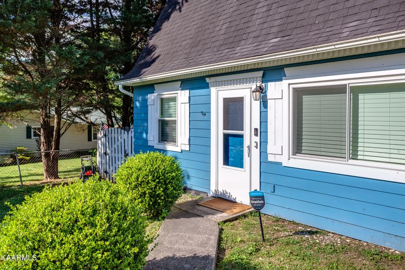 1027 Leconte Rd, Knoxville, TN 37914