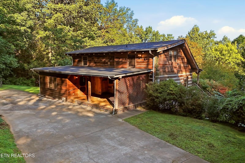 1027 N Sequoyah Dr, Friendsville, TN 37737