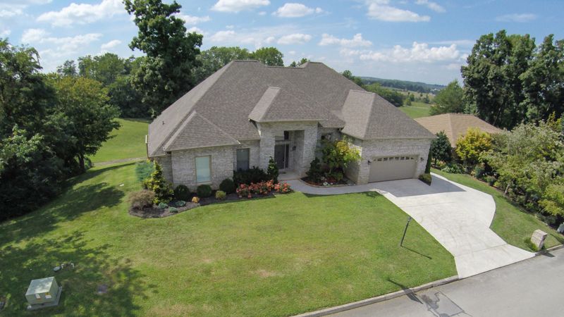 1027 Saint Johns Dr, Maryville, TN 37801