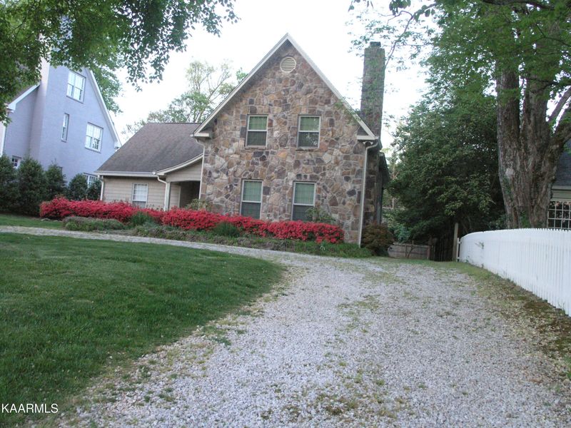 1028 E Nokomis Cir, Knoxville, TN 37919