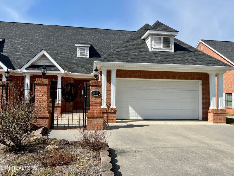 1028 Fine Glen Dr, Sevierville, TN 37862