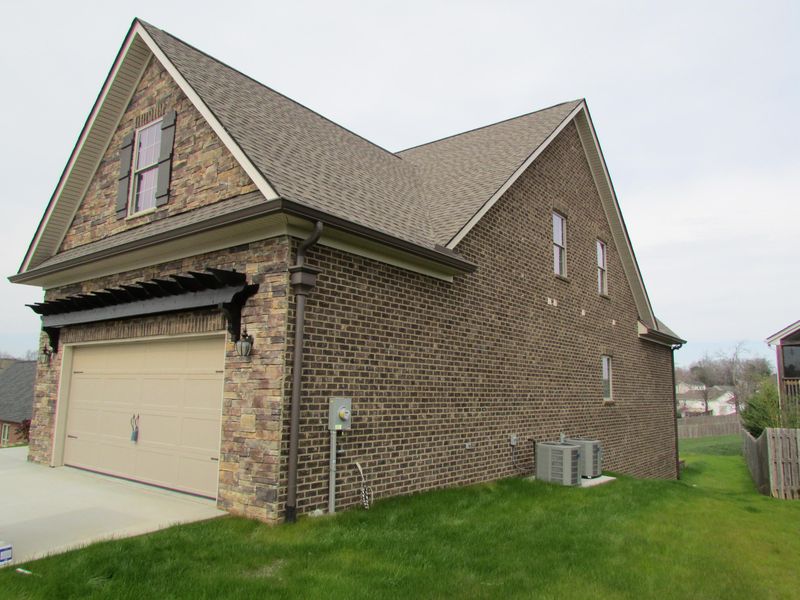 1028 Gray Eagle Ln, Knoxville, TN 37932