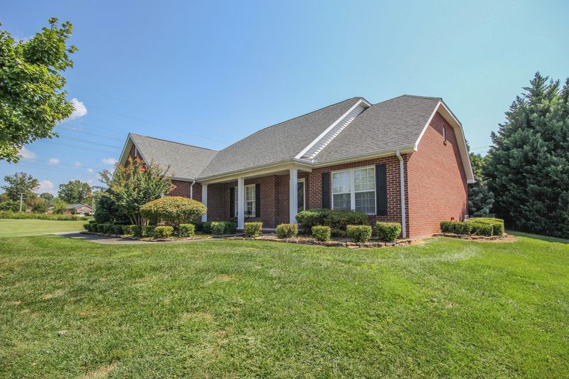 1029 Brighton Dr, Alcoa, TN 37701
