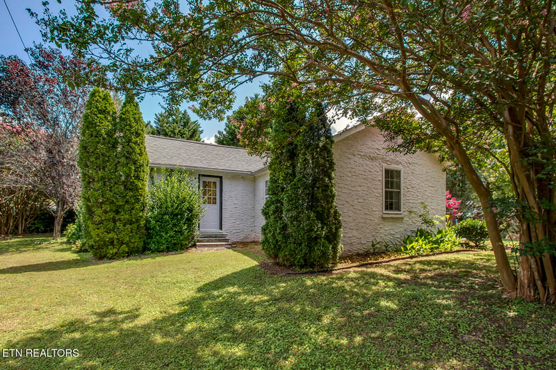 1029 E Race St, Kingston, TN 37763