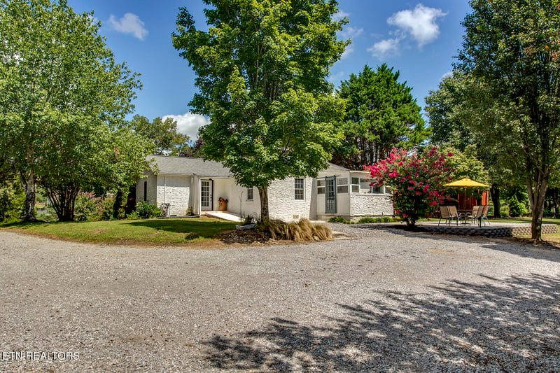 1029 E Race St, Kingston, TN 37763