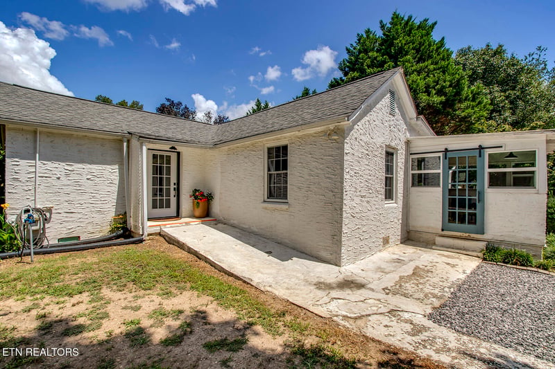 1029 E Race St, Kingston, TN 37763