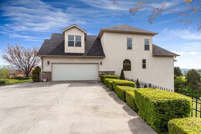 1029 Hilltop Ln, Kodak, TN 37764