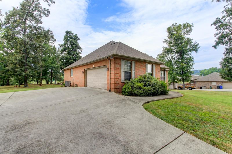 1029 Maple Ln, Greenback, TN 37742