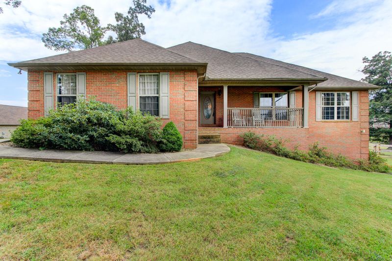 1029 Maple Ln, Greenback, TN 37742