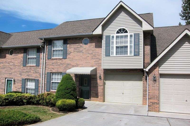 1029 Silver Creek Ln, Maryville, TN 37804