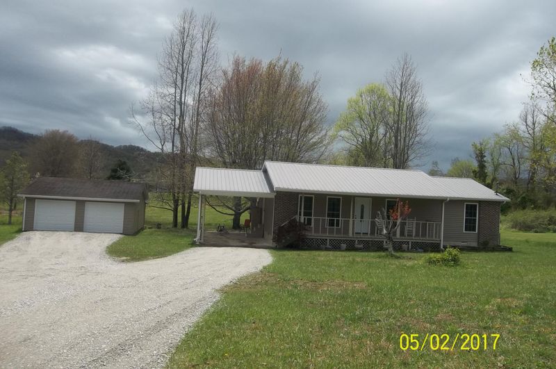 103 Angels Ln, Oliver Springs, TN 37840