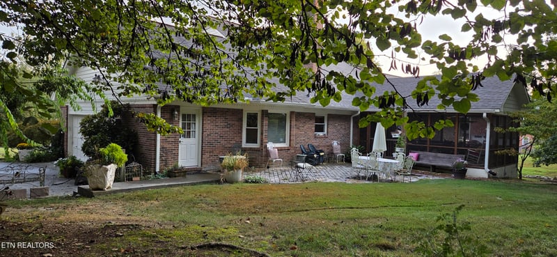 103 Baker Ln, Oak Ridge, TN 37830