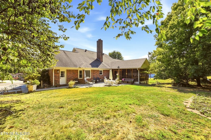 103 Baker Ln, Oak Ridge, TN 37830