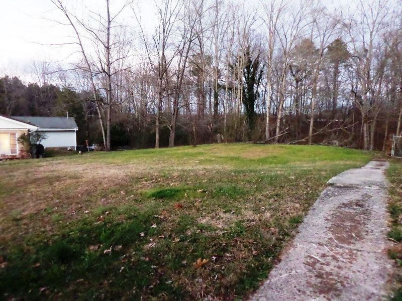 103 Bennett Ln, Oak Ridge, TN 37830