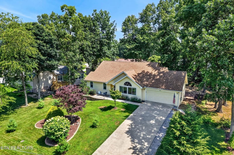 103 Brighton Ln, Crossville, TN 38558