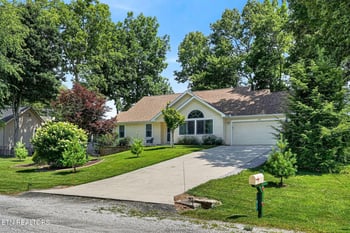 103 Brighton Ln, Crossville, TN 38558