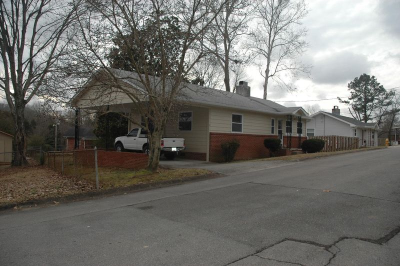 103 Carlisle Ln, Oak Ridge, TN 37830