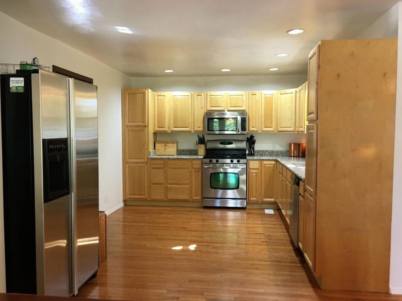 103 Clemson Dr, Oak Ridge, TN 37830