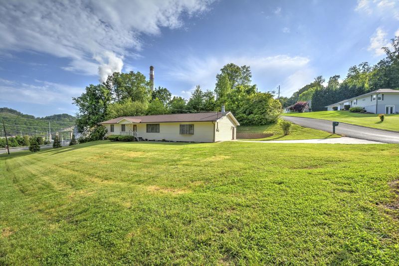 103 Crest Ln, Clinton, TN 37716