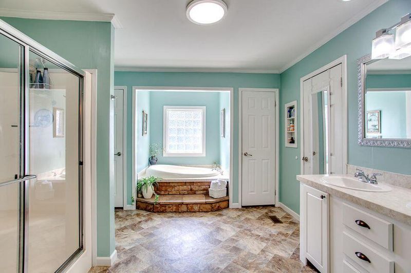 103 Dream Catcher Ln, Powell, TN 37849