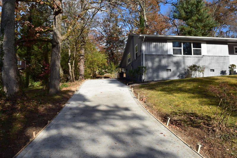 103 E Irving Ln, Oak Ridge, TN 37830